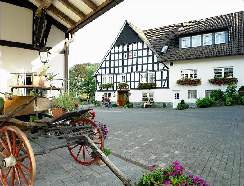 Hotel Klaukenhof Lennestadt Bagian luar foto