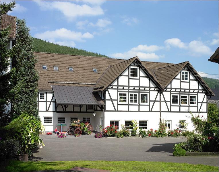 Hotel Klaukenhof Lennestadt Bagian luar foto
