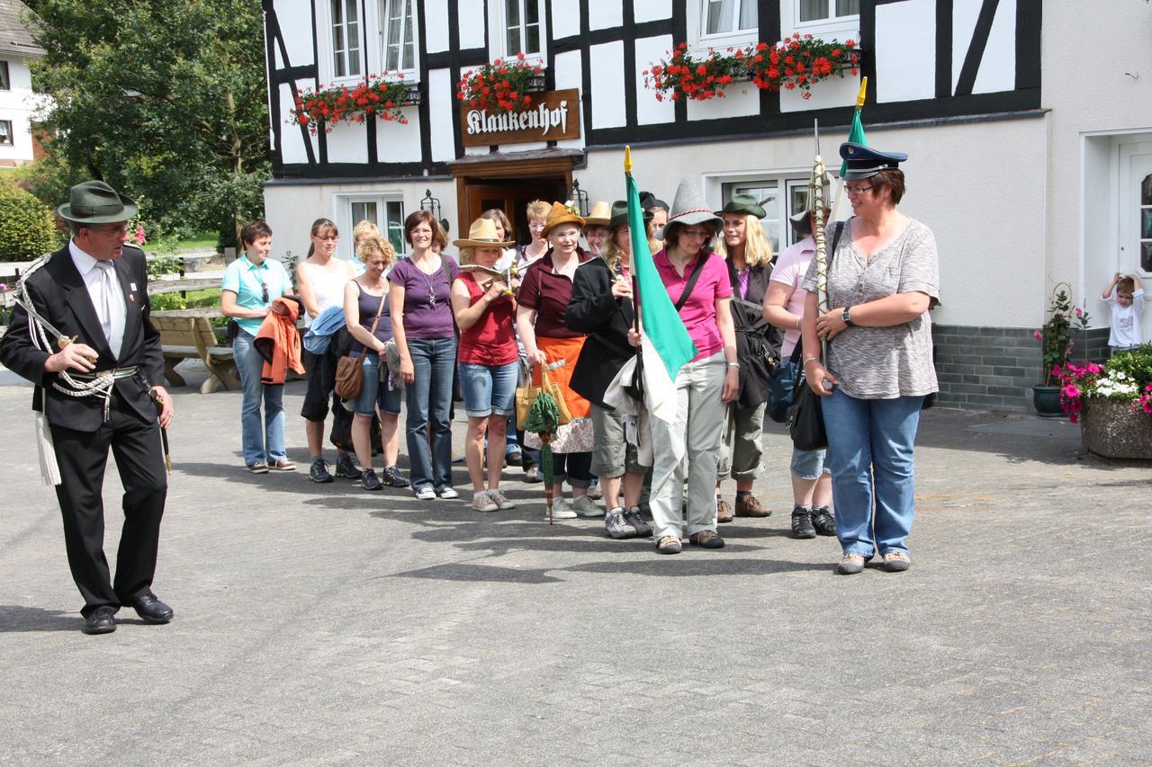 Hotel Klaukenhof Lennestadt Bagian luar foto